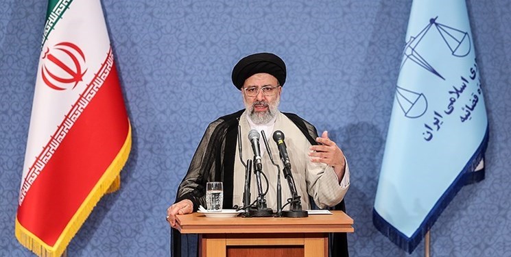 رئیسی: گزارشگران فساد باید مورد تشویق قرار گیرند و به عنوان یک فرد مسئولیت‌شناس به جامعه معرفی شوند