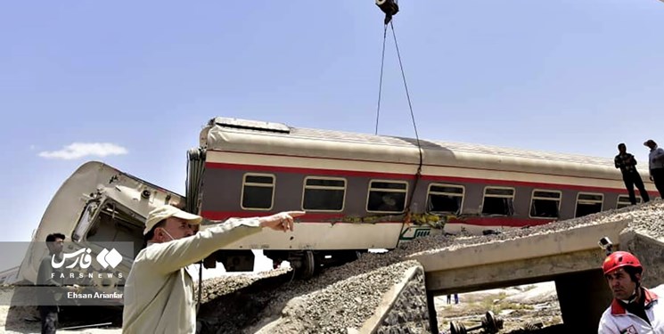 تحویل جسد ۱۴ قربانی حادثه قطار یزد به خانواده‌ها