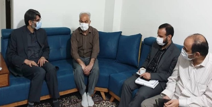 دیدار رئیس سازمان زندان‌ها با کارمند روشندل زندان کرج