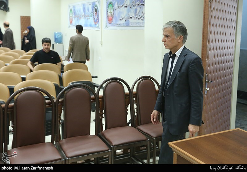 حضور "متهم ردیف اول گروه عظام" با ماشین لوکس میلیاردی در دادگاه + تصاویر