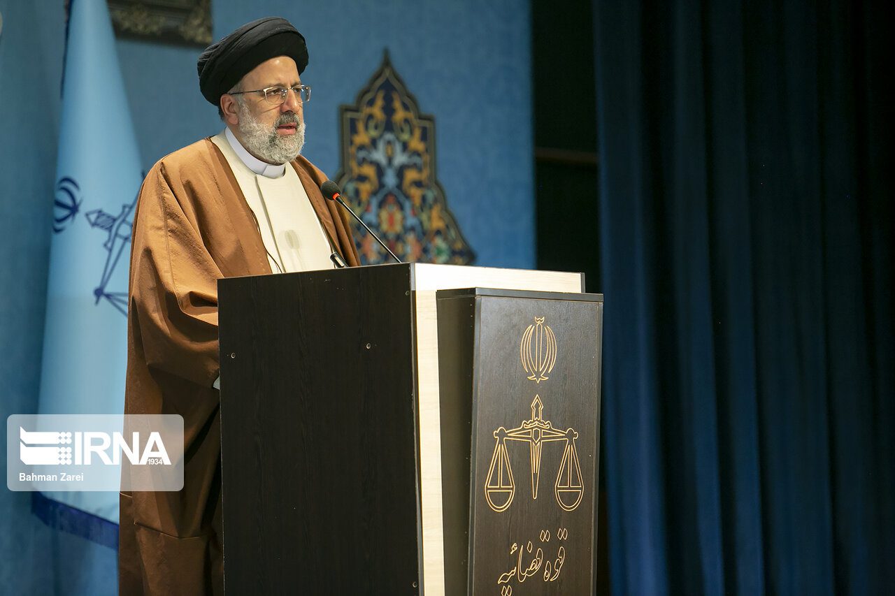 رییسی: پرستاران در سنگر مجاهدت و ایستادگی در مقابل ویروس کرونا هستند
