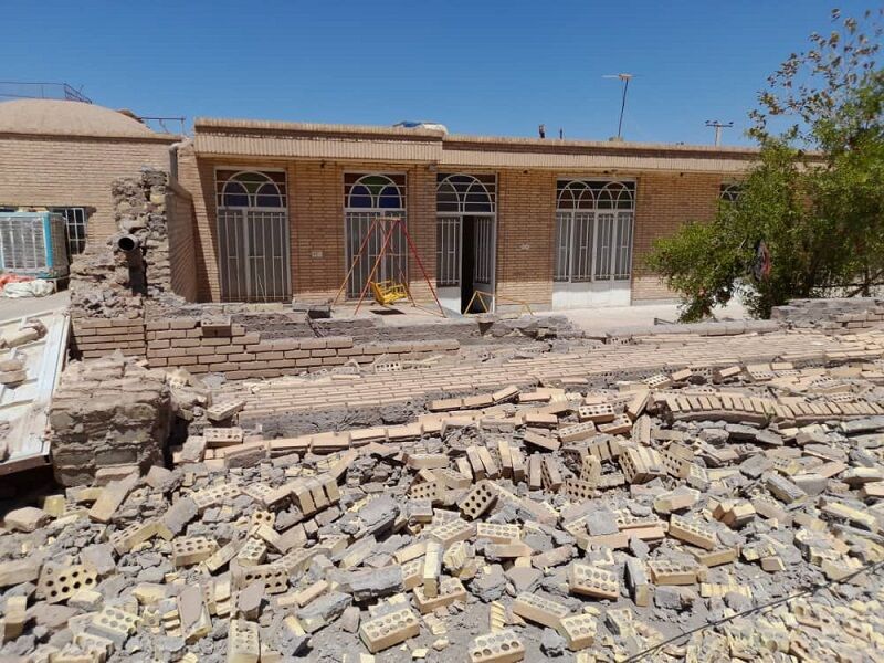 تخریب صبحگاهی دیوار ۳ خانه در رفسنجان؛ اقدامی قانونی اما خبرساز