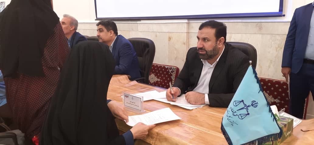 برپایی میز خدمت مسئولین قضایی در میعادگاه‌های نماز جمعه استان هرمزگان