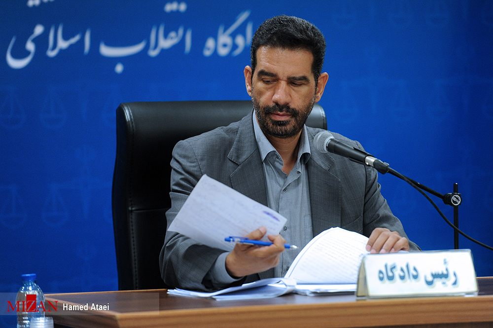 شانزدهمین جلسه رسیدگی به اتهامات متهمان پرونده بانک سرمایه/یکی از متهمان:کارت هدیه می‌دادند و از کارمندان اطلاعات می‌گرفتند