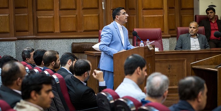شهریاری: وکیل نجفی سعی دارد بر موج‌های فضای مجازی سوار شود