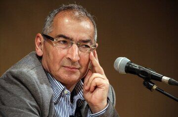 استاد علوم سیاسی: قانون اساسی جمهوری اسلامی ایران حقوقی نیست
