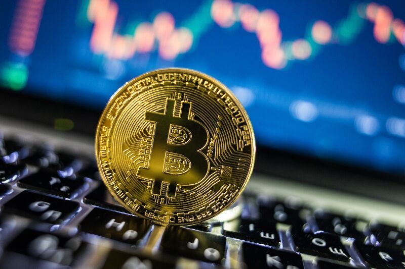 اقامت در هتل های ۵ ستاره با بیت کوین