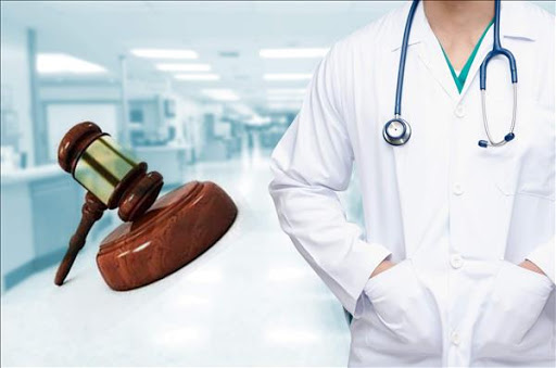 مبنای مسئولیت حقوقی پزشک در قبال بیمار